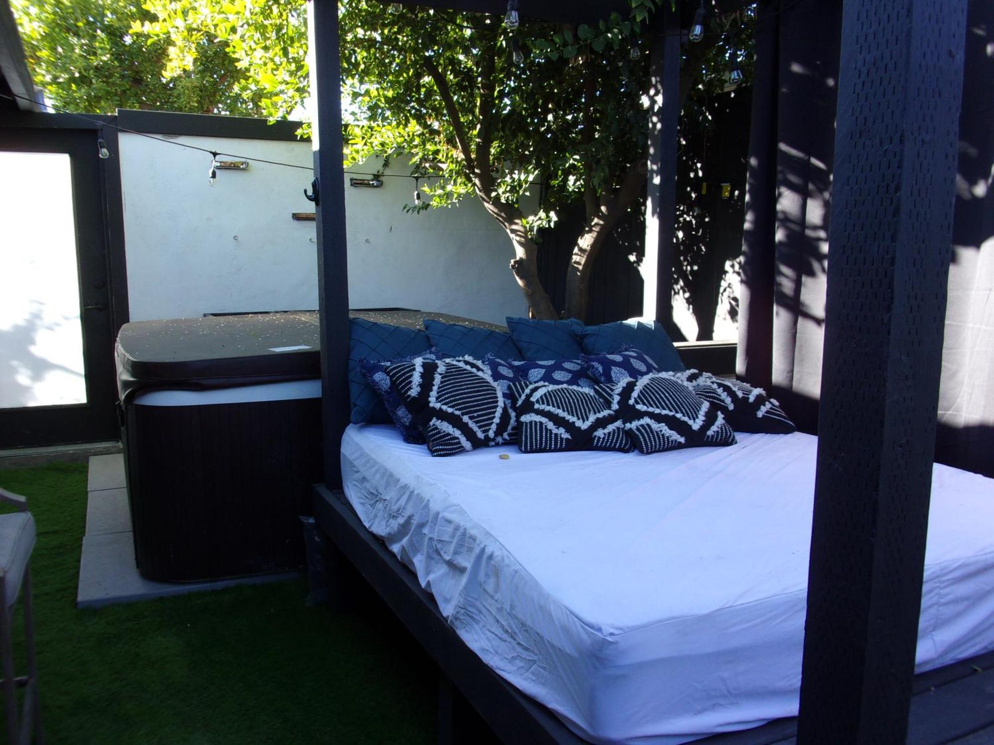 Updated Dwntwn 2Bd Twnhse W/Hot Tub& Private Patio ปาล์มสปริงส์ ภายนอก รูปภาพ